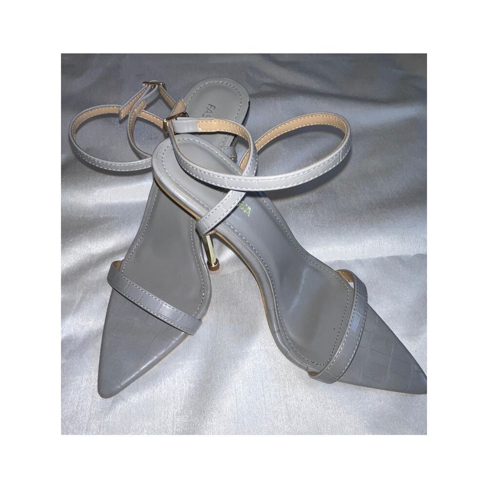 Fashion Nova Heels - Size 6.5 - Light grey Cross Straps & Gold Heels - Gorgeous!